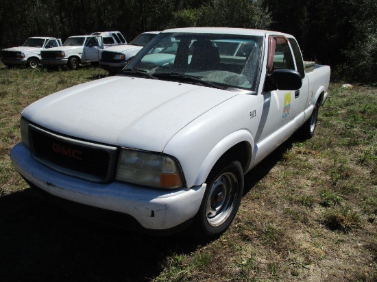 2001 GMC Sonoma Ext Cab Pickup Truck