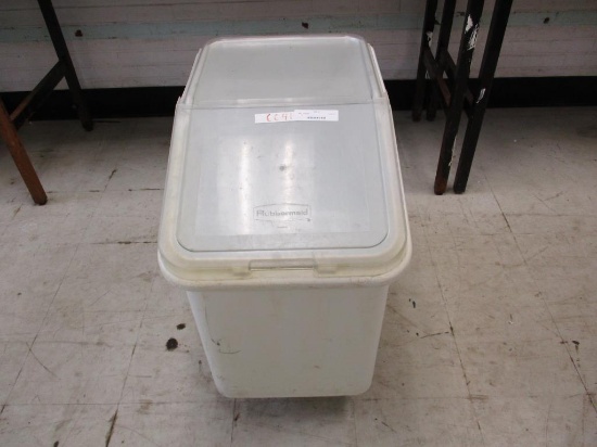 Rubbermaid Rolling Food Storage Container.