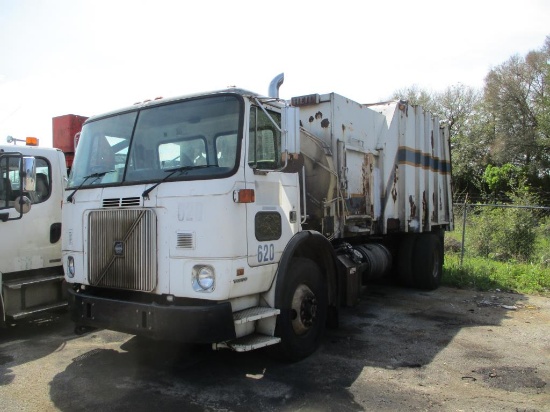 1999 Volvo WXR Side Loader Garbage Truck