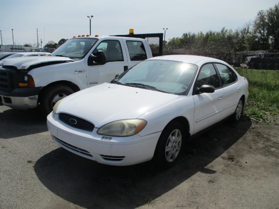 2004 Ford Taurus 4 Door Sedan.