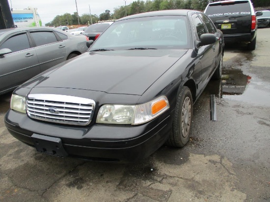 2007 Ford Crown Victoria 4 Door Sedan.