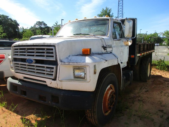 1993 Ford F-700 Flat Bed Truck.