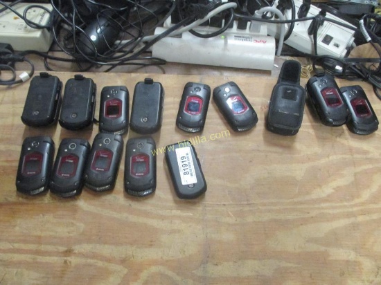 (15) Kyocera Flip Phones