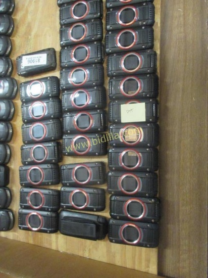 (47) Verizon Giz One Flip Phones