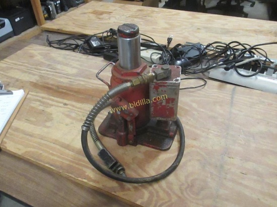 20 Ton Air/Hydraulic Bottle Jack