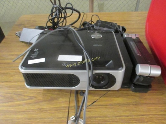 Toshiba TLP-XC2000 LCD Projector