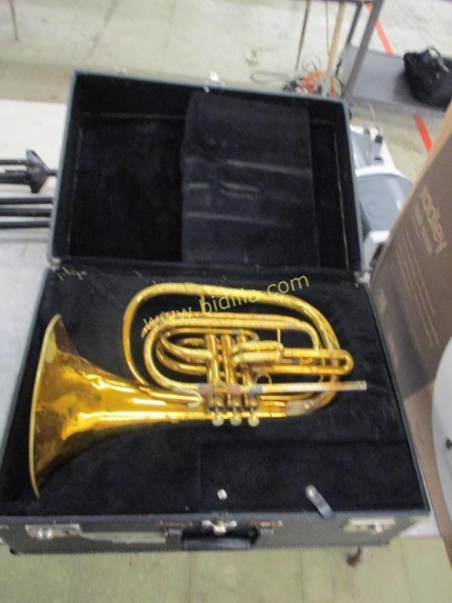King Marching French Horn w/ Case.