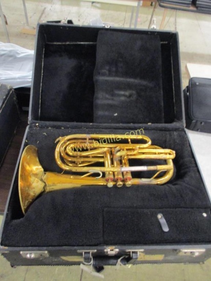 King Marching French Horn w/ Case.