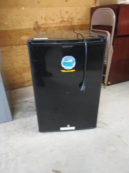 Frigidaire Mini Fridge FRC05L5DBO.