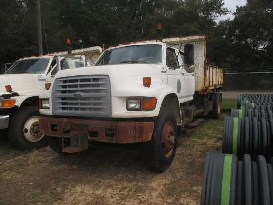 1998 Ford F800 Flatbed Dump Truck.