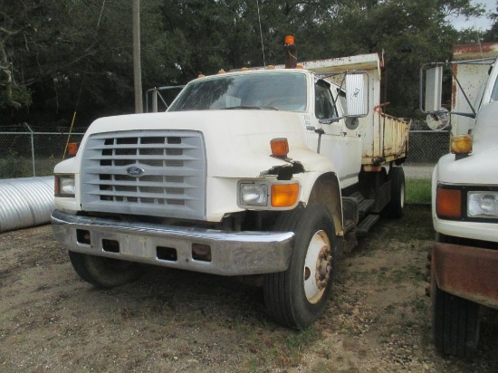 1998 Ford F800 Flatbed Dump Truck.