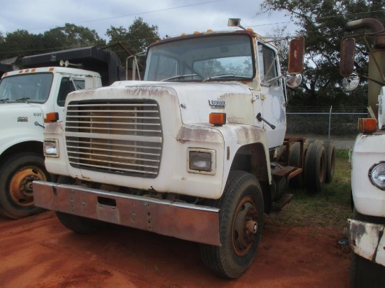 1990 Ford LT8000F Cab & Chassis.