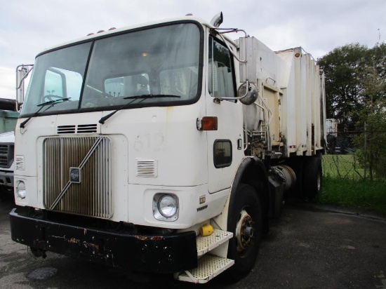 2002 Volvo WXR42 Side Loader Garbage Truck.