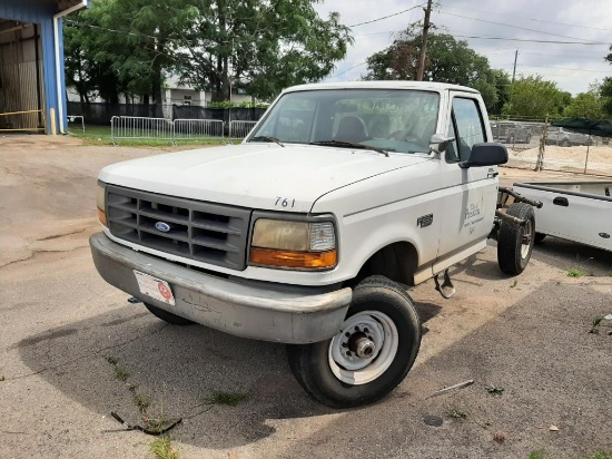 1996 Ford F-250 XL 4WD 2 Door Cab & Chassis.