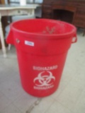 Rubbermaid 32 Gal Refuse Can.