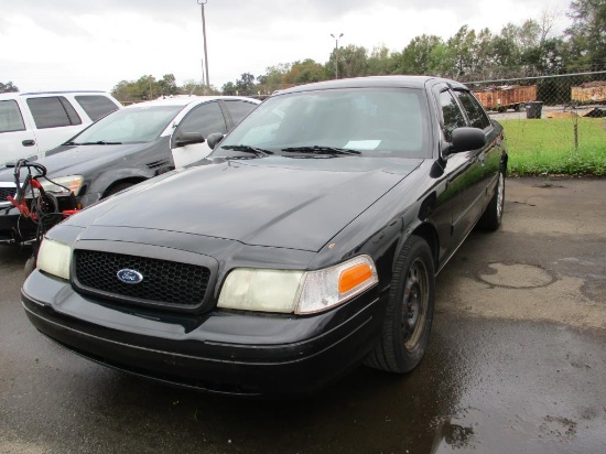 2009 Ford Crown Victoria 4 DR Sedan.