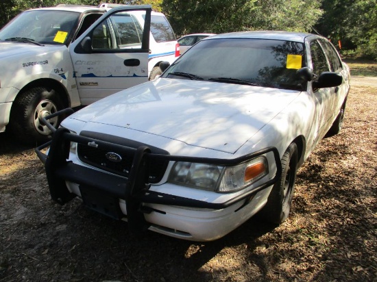 2007 Ford Crown Victoria 4 Door Sedan.