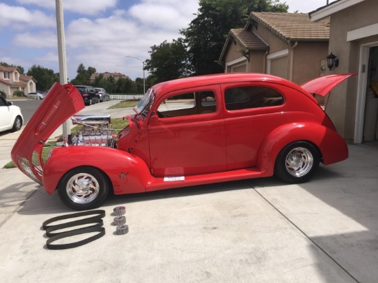 1939 Ford Custom  2 DOOR SEDAN