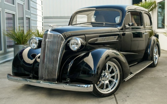 1937 Chevrolet Custom 2-DOOR SEDAN