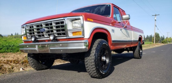 1986 Ford F250 Lariat Club Cab Pickup 4 x 4