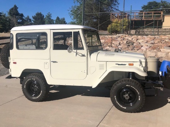 1974 Toyota FJ40 Hardtop