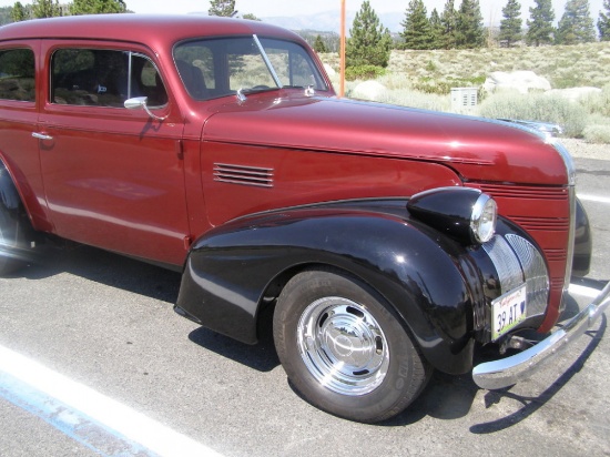 1939 Ponitac 2 Door Sedan