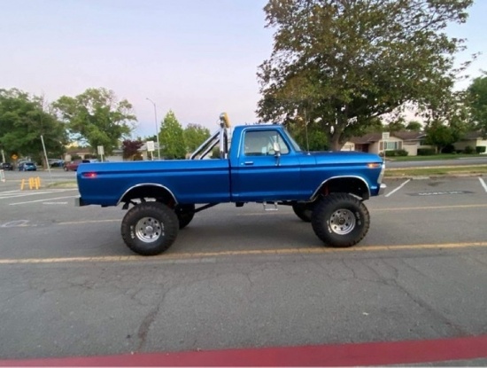 1975 Ford F250 4x4 High boy