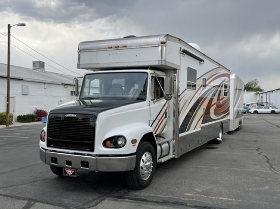 2004 Freightliner Hallmark motorcoach