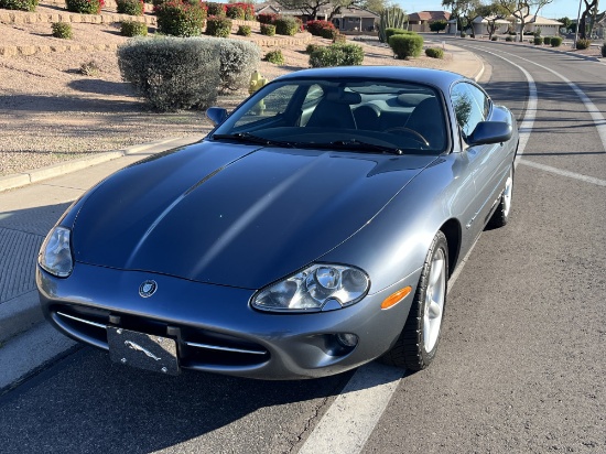 1998 Jaguar XK8 Coupe'