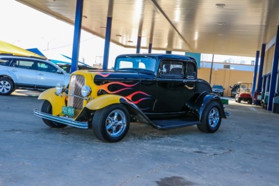 1932 Ford 3 window/2 door coupe