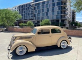 1937 Ford Sedan Deluxe Humpback