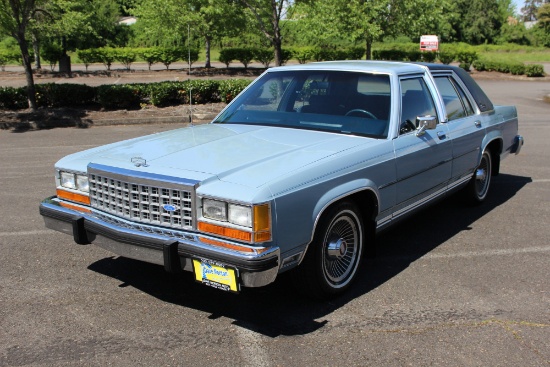 1987 Ford Crown Victoria 4 door