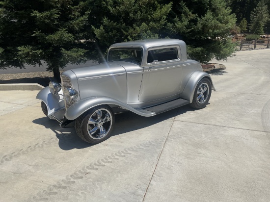 1932 Ford Custom 3 window coupe