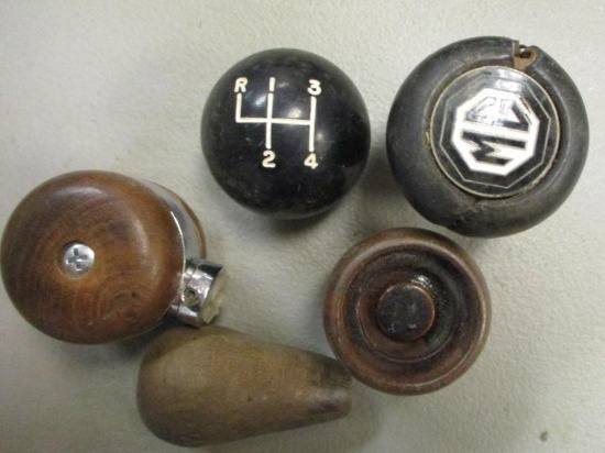LOT OF ASSORTED GEAR SHIFT KNOBS