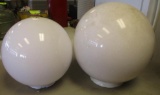 2 LIGHT GLOBES
