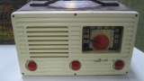 VINTAGE TRAV-LER RADIO
