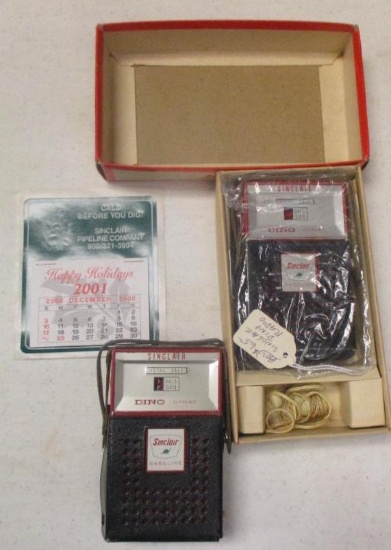 LOT OF 2 SINCLAIR BATTERY RADIOS