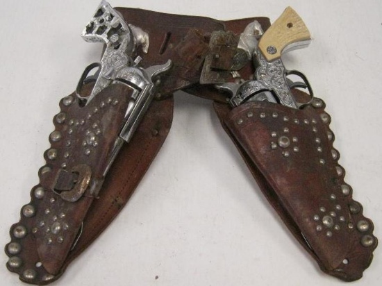 GUN HOLSTER AND 2 TOY GUNS