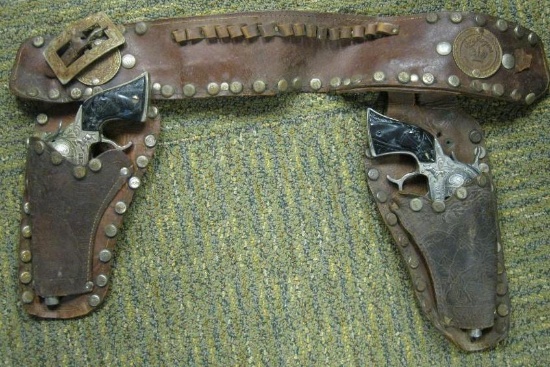 ROY ROGERS HOLSTER AND TOY GUN SET