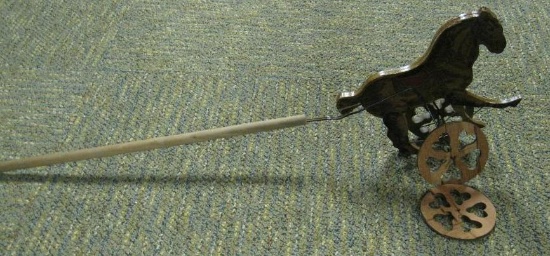 CHILDS PUSH PULL TOY