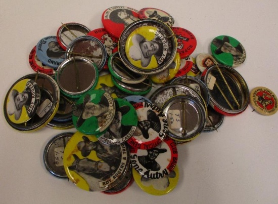 LOT OF ASSORTED BUTTONS