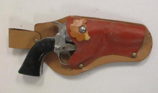 VINTAGE CHILDS HOLSTER AND CAP GUN
