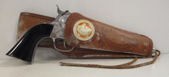 VINTAGE CHILDS HOLSTER AND CAP GUN