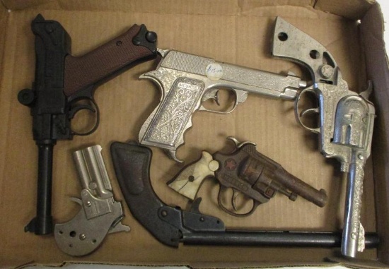FLAT ASSORTED TOY GUNS