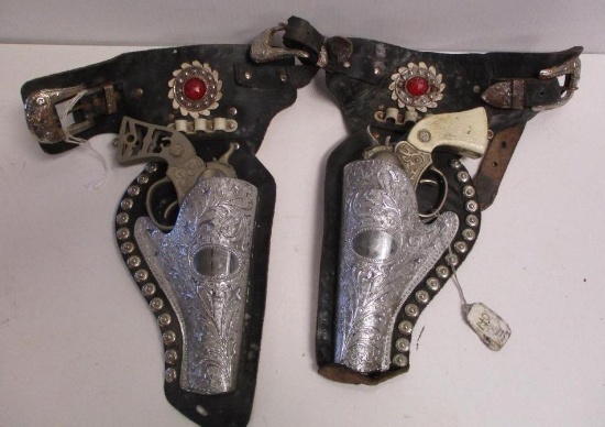 CHILDS HOLSTER AND CAP GUNS