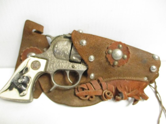 CHILDS HOLSTER AND CAP GUN