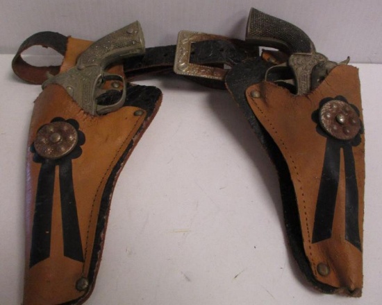 CHILDS HOLSTER AND CAP GUNS