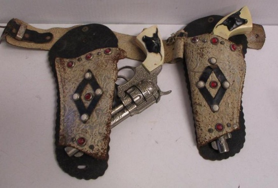 CHILDS HOLSTER AND CAP GUNS