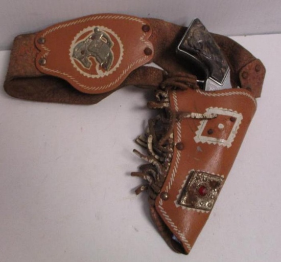CHILDS HOLSTER AND ROY ROGERS CAP GUN