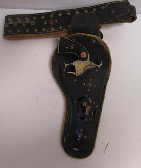 CHILDS HOLSTER AND CAP GUN